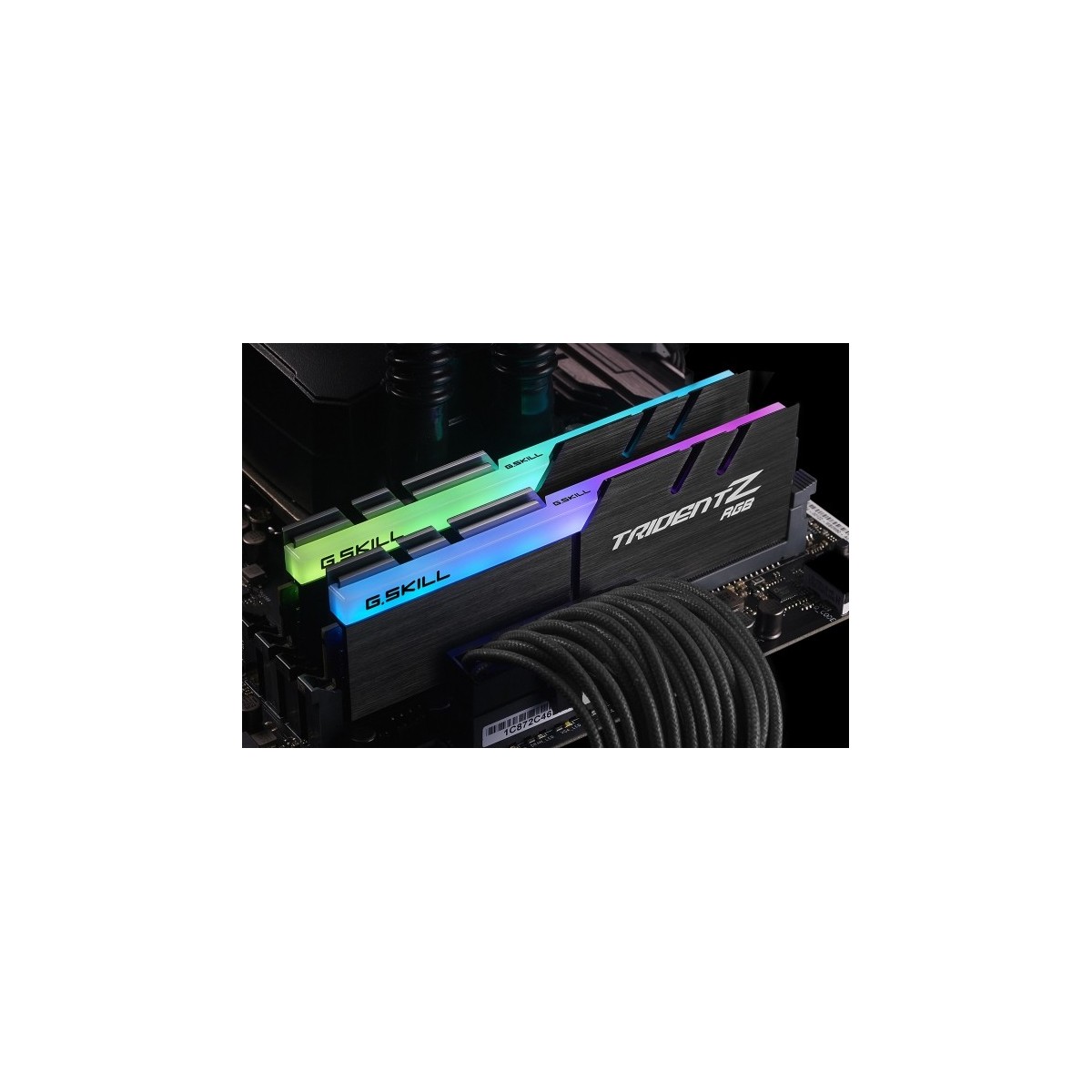 G.Skill Trident Z RGB F4-4000C19D-32GTZR - 32 GB - 2 x 16 GB - DDR4 - 4000 MHz - 288-pin DIMM